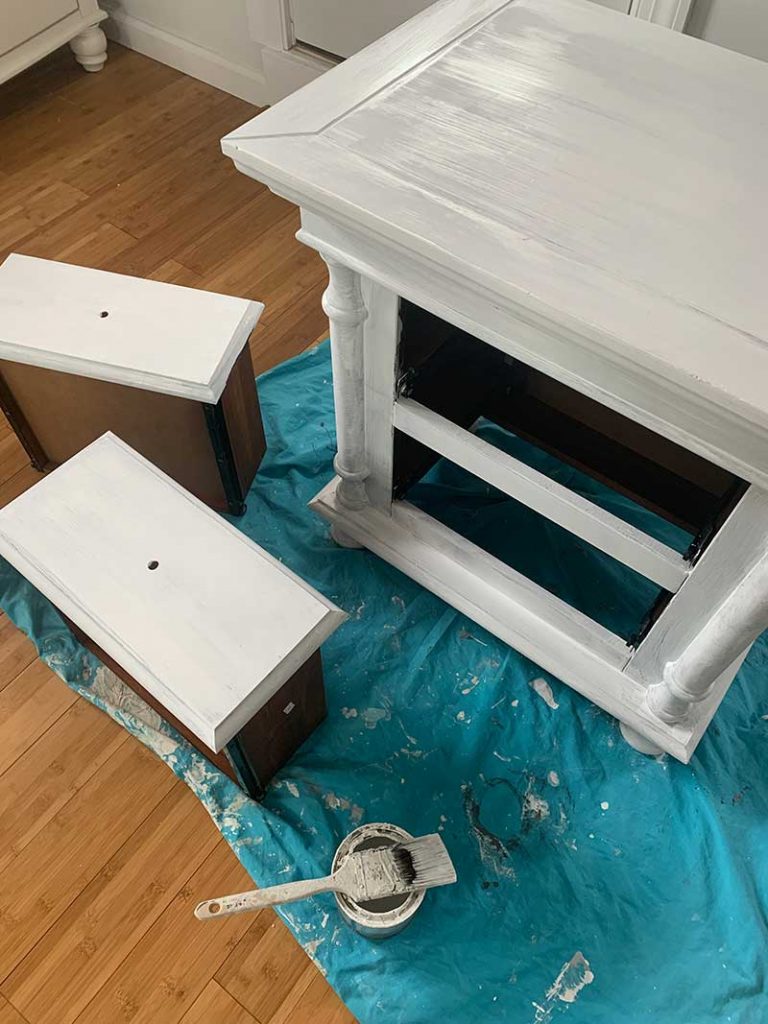 primed night table